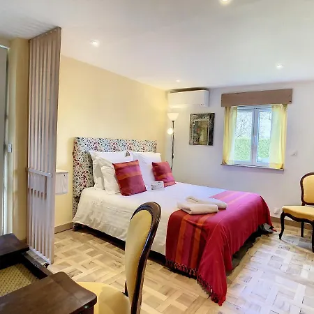 Le Qui Veille Holiday home